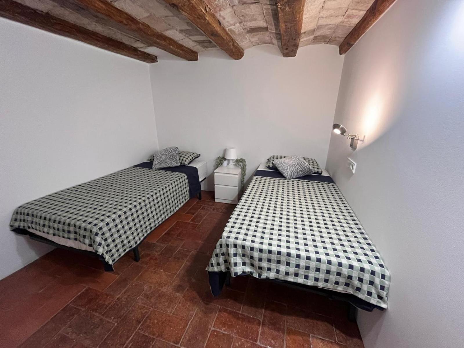 Habitacion Para Grupos Hasta 8 En Plena Rambla De Cataluna บาร์เซโลนา ภายนอก รูปภาพ