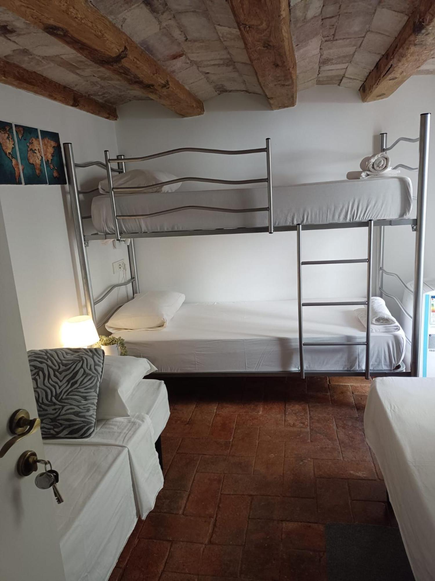 Habitacion Para Grupos Hasta 8 En Plena Rambla De Cataluna บาร์เซโลนา ภายนอก รูปภาพ