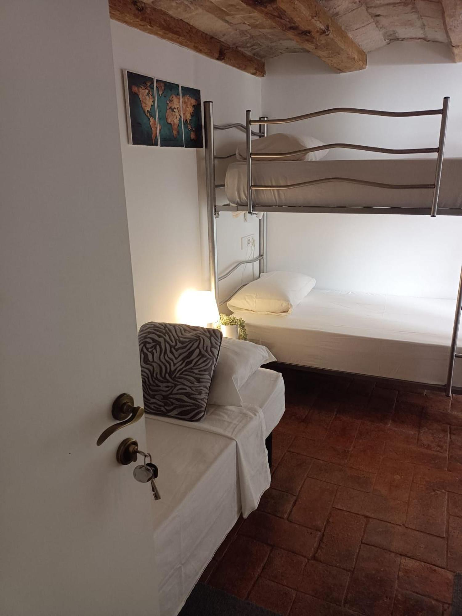 Habitacion Para Grupos Hasta 8 En Plena Rambla De Cataluna บาร์เซโลนา ภายนอก รูปภาพ
