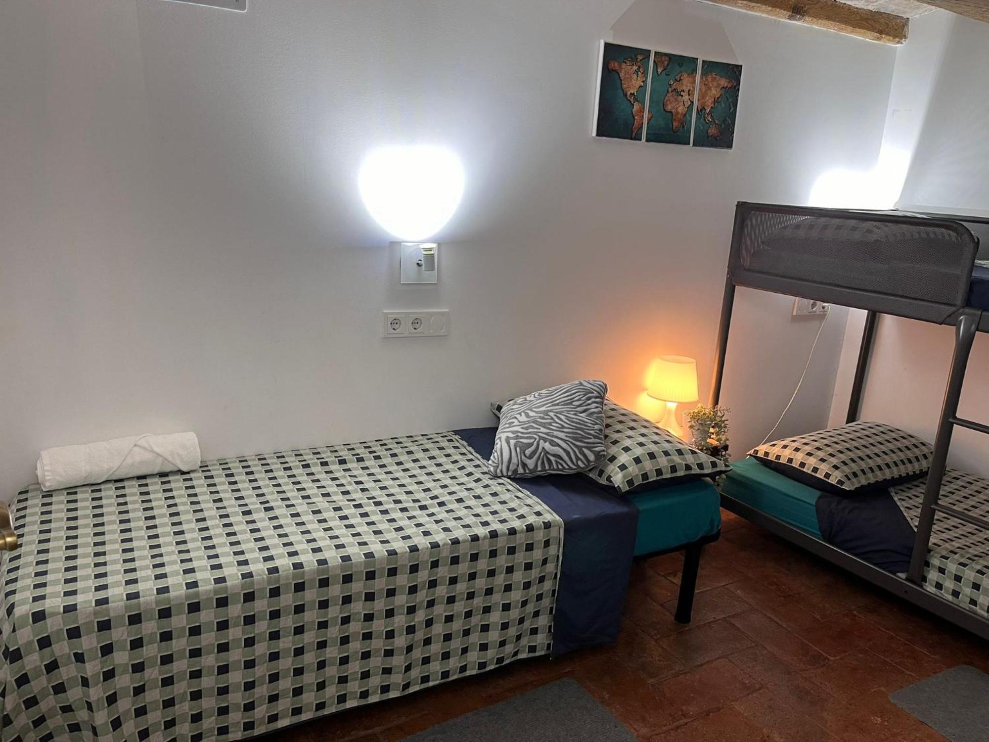 Habitacion Para Grupos Hasta 8 En Plena Rambla De Cataluna บาร์เซโลนา ภายนอก รูปภาพ